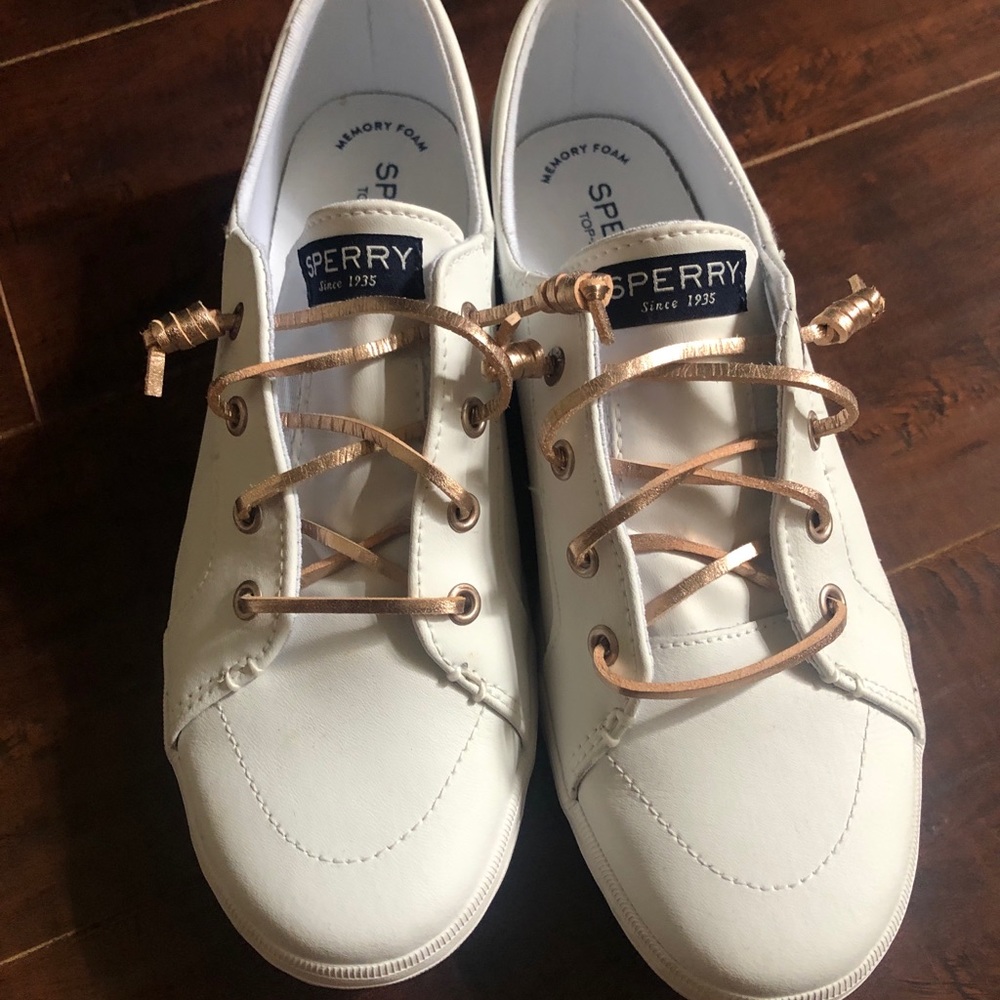Sperry Women’s size 6m shoes-Fit like an 8